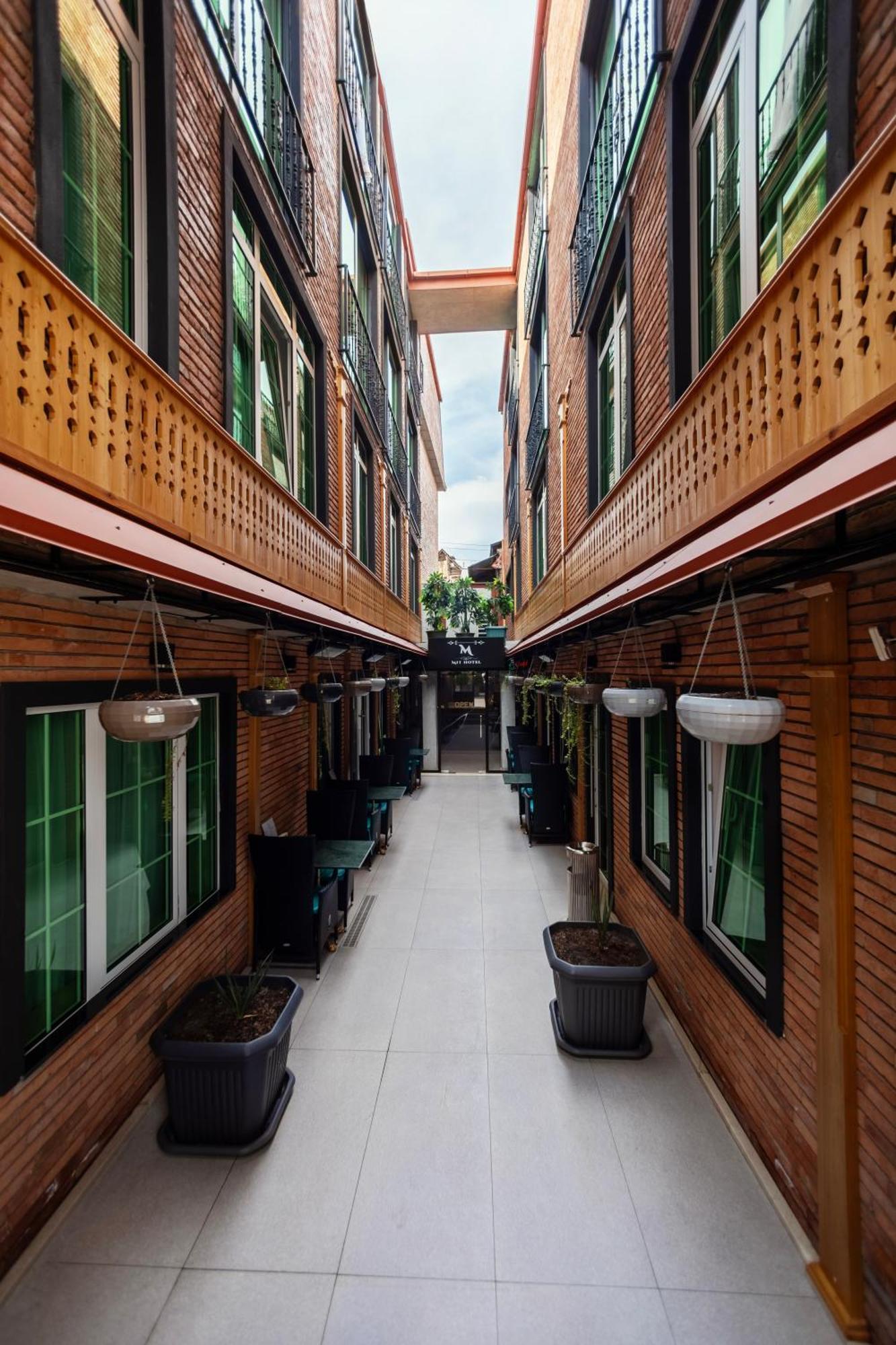 M 1 T Hotel Τυφλίδα Εξωτερικό φωτογραφία
